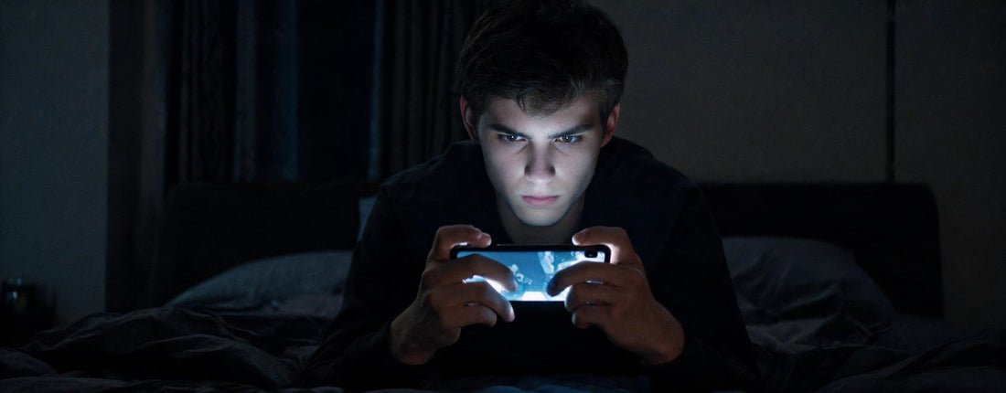 Warm smartphone during mobile gaming, illustrating phone cooler decisions for throttling and heat control