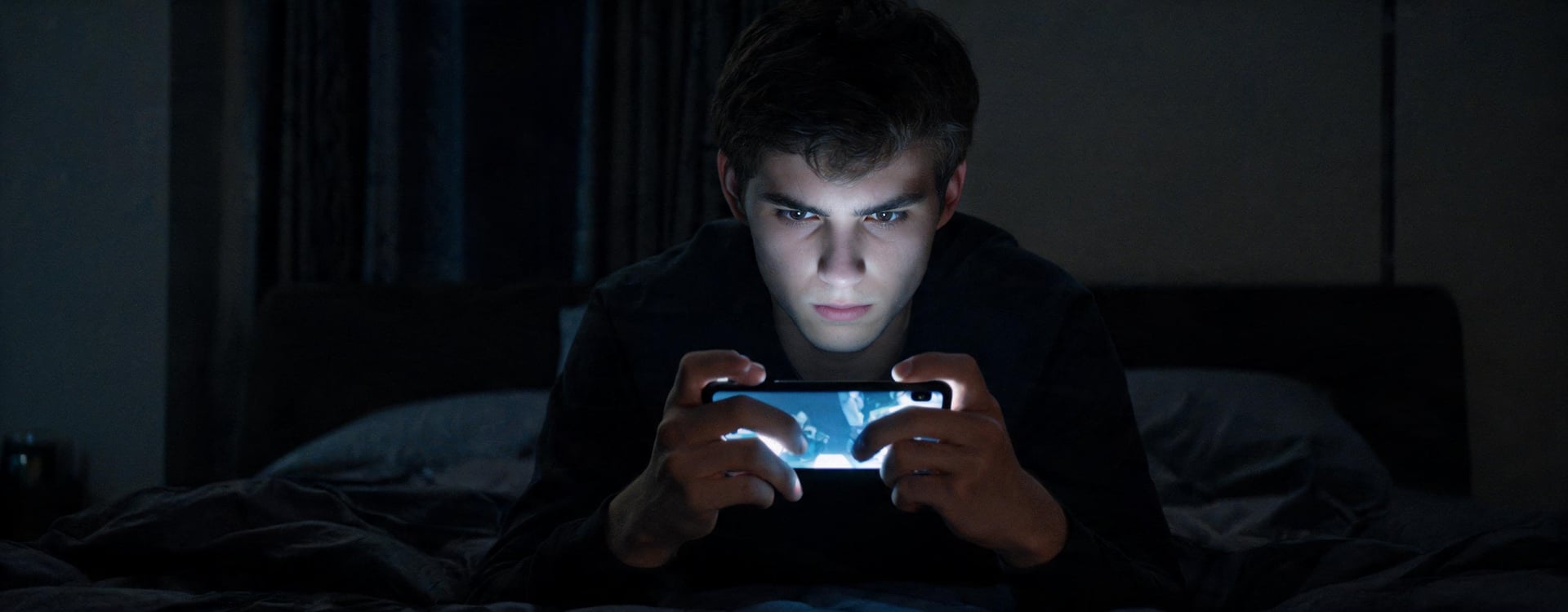 Warm smartphone during mobile gaming, illustrating phone cooler decisions for throttling and heat control