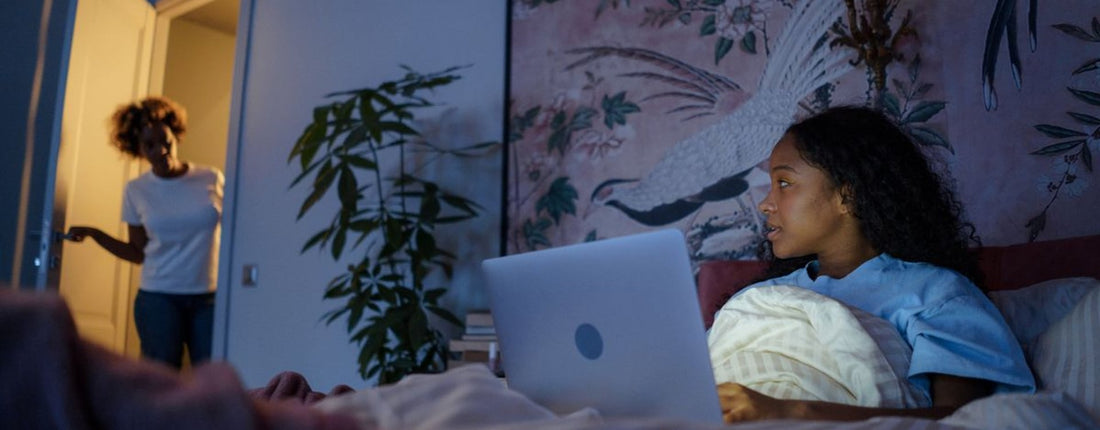 Laptop cooling pad in bed airflow problem shown by a laptop on soft blankets and a rigid lap desk nearby