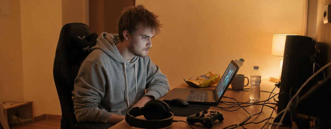 Gamer troubleshooting Apex Legends laptop overheating during a long ranked session at a clear desk