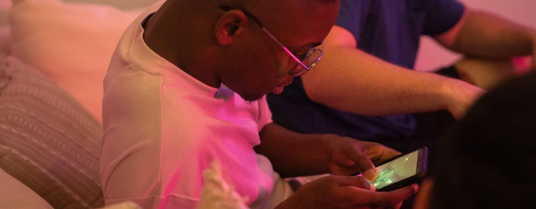 Smartphone used for a mobile gaming session